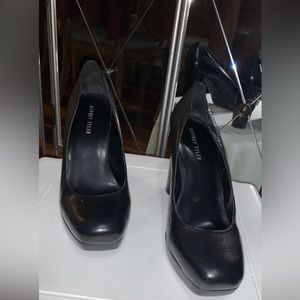 Woman’s 10(wide) or Woman’s 11(medium) black leather pump 4inch heel